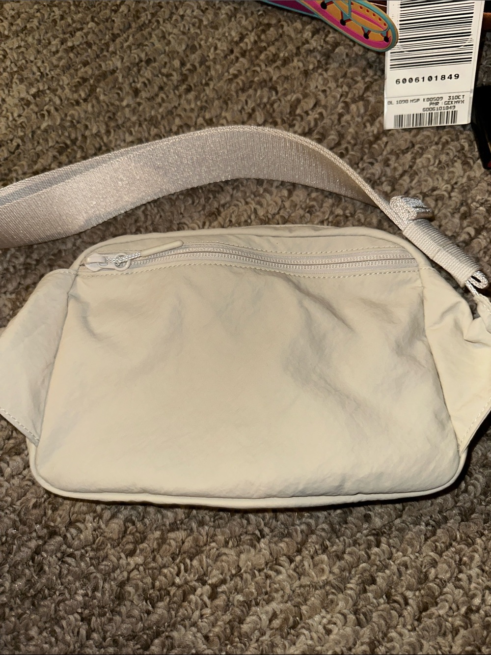 Lululemon Fanny Pack in Off White Color - Picture 2 of 3